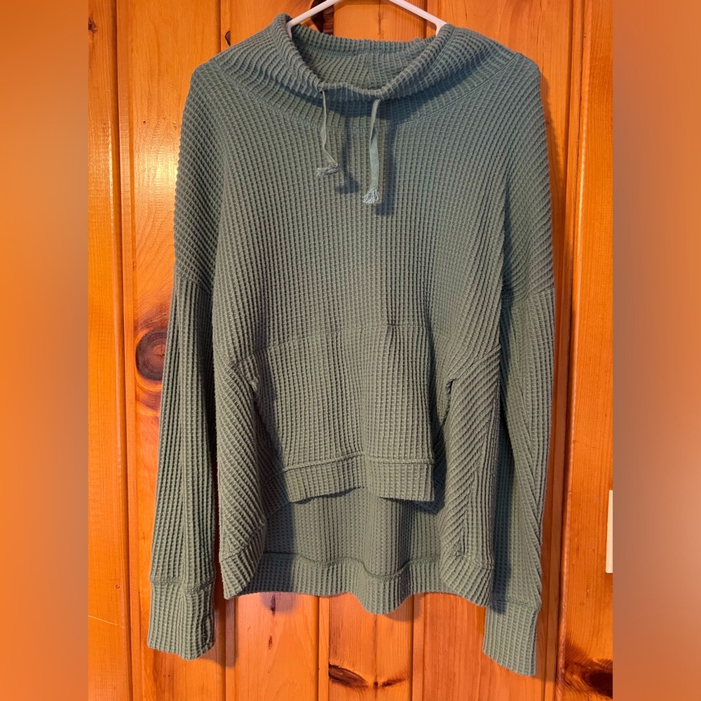 Like new, cozy lightweight thermal top.